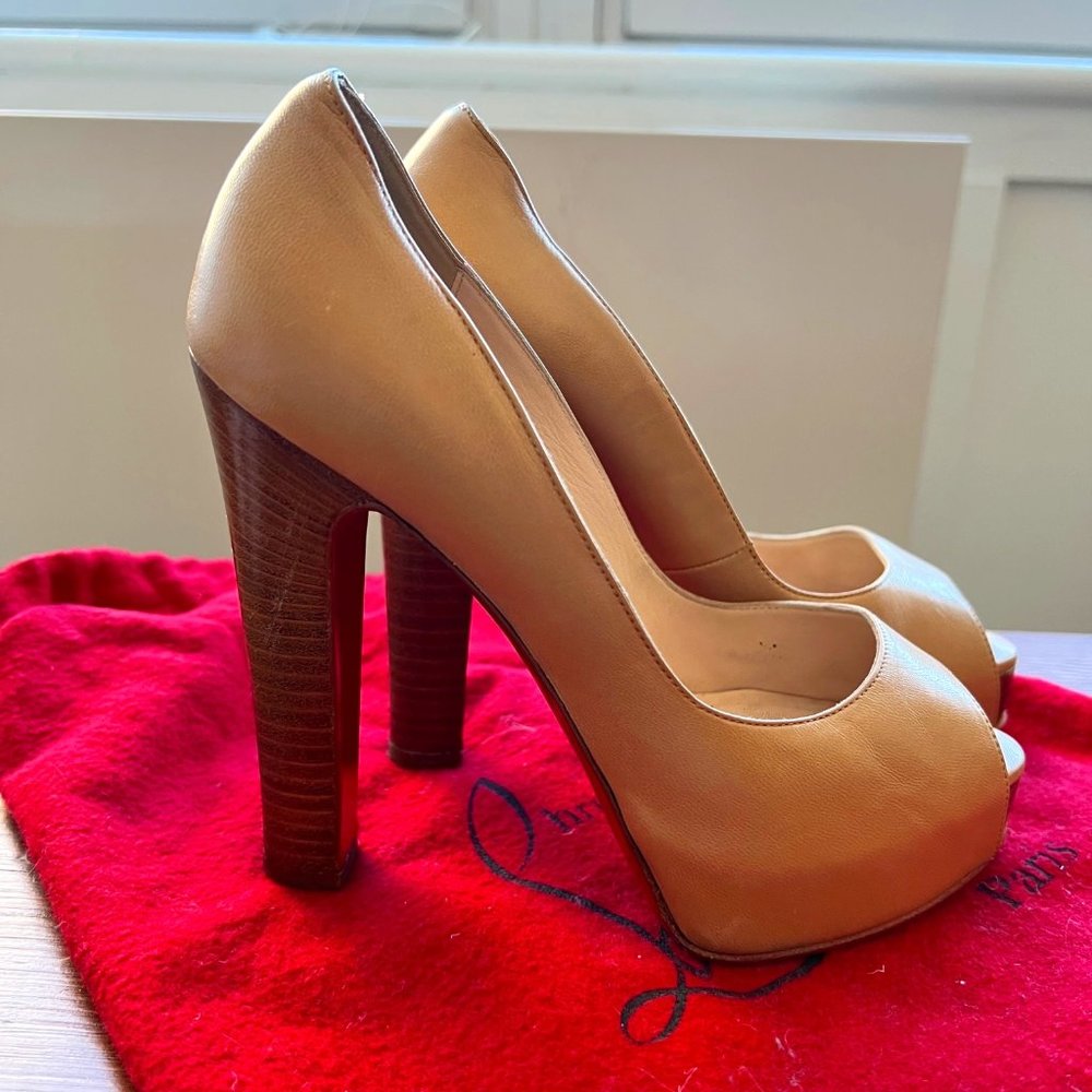 Christian Louboutin Vintage Nude Pumps Size 35